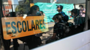 Profesora encuentra arma en mochila de niño de 9 años: Menor escapa y padres inubicables