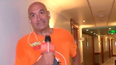 Kiwi trata de “rasca” a TVN por despedirlo tras dar beso sin consentimiento a Pamela Leiva