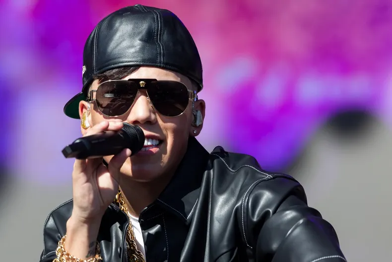 cantante urbano jere klein aparece entre los objetivos de operativo del os7 que allano 19 casas por narcotrafico.webp