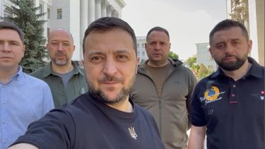 VIDEO| A 100 días del inicio de la guerra Zelenski se graba con su celular y aclara: Seguimos aquí