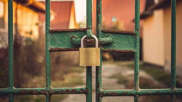 Instaló portón y cerró pasaje con candado: Vecinos recurrieron a tribunales y Corte ordenó quitarlo