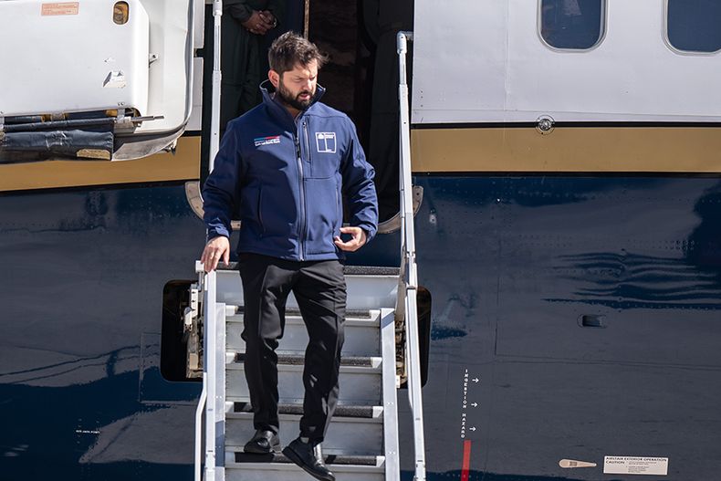 Gabriel Boric aterriza en Antofagasta.jpg