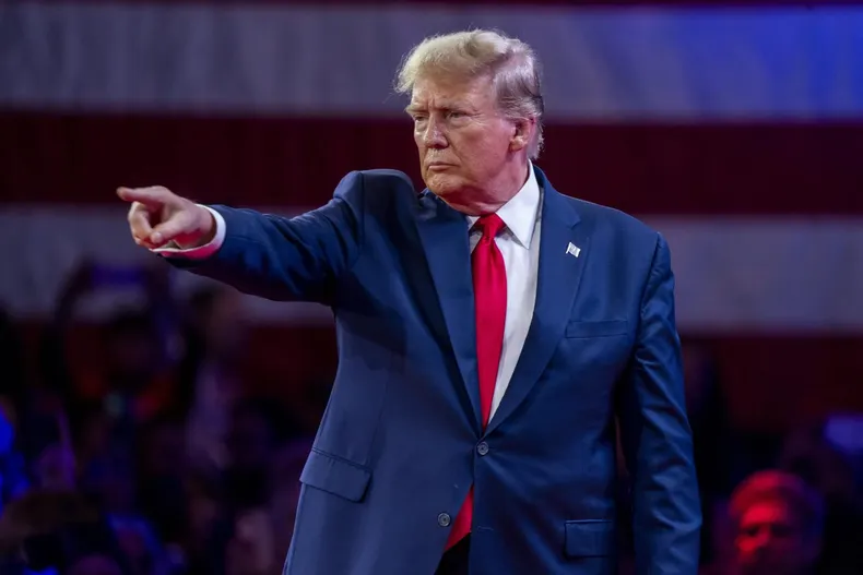 28483 trump mexico.webp