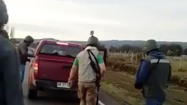 VIDEO| Denuncian a civiles armados realizando controles de identidad en ruta de Tirúa