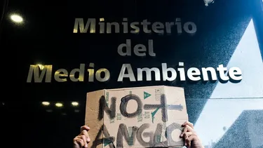 El Desconcierto | costosa decada en multas para mineras por no respetar medioambiente  montos equivalen a construccion de mas de 66 colegios.webp