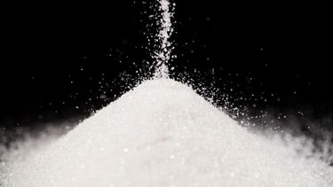 Nuevo impuesto a aguas azucaradas podría reducir impacto negativo en salud