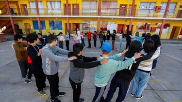Con almuerzos y snacks estudiantes pasan sus vacaciones en campamentos de inglés
