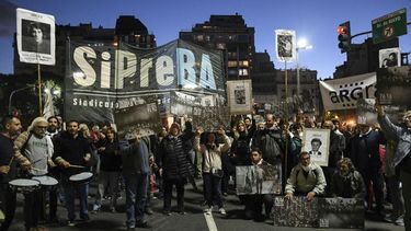 Argentina: Despidos masivos y cierre de emblemáticos medios golpean al periodismo