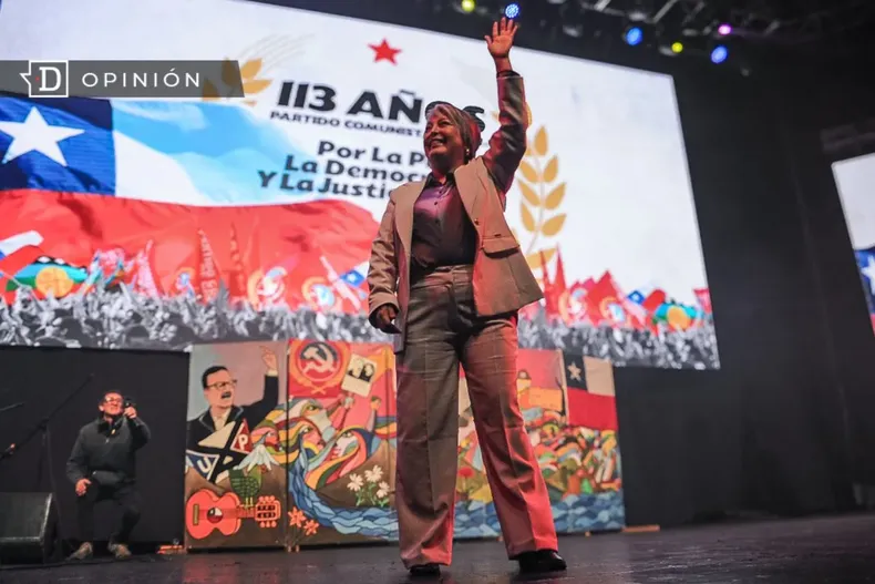 19403 jeannette jara en aniversario del pc.webp