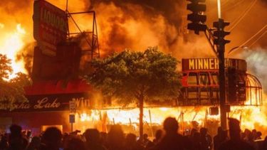 VIDEOS| Violentas manifestaciones por crimen racial se multiplican por EE.UU. y obligan a cerrar la Casa Blanca
