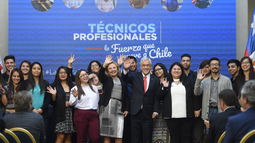Gratuidad llegó para quedarse: Propuesta de Piñera beneficiará a 8% de la matrícula de educación técnica