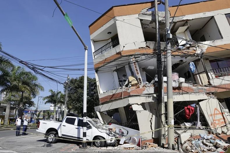 Sigue el rescate de sobrevivientes en los escombros tras terremoto en Colombia - Agencia EFE