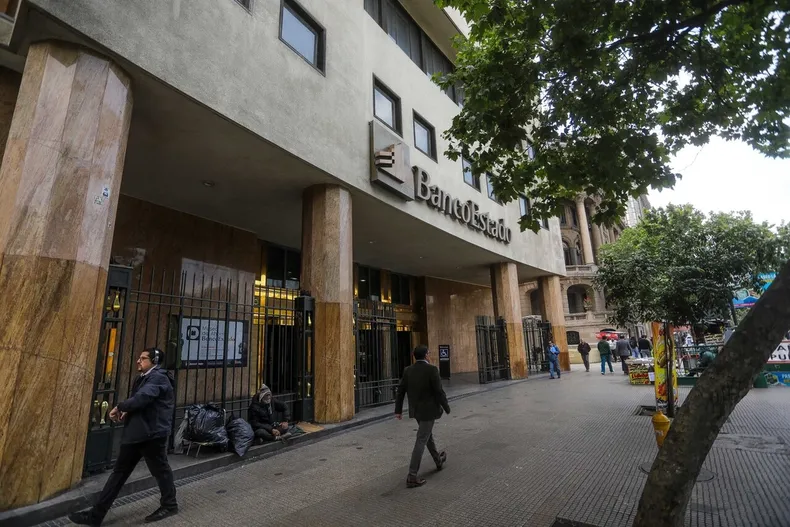 banco se nego a restituir 509998 a clienta tras fraude electronico pese a reclamo y denuncia corte ordeno devolverlos.webp