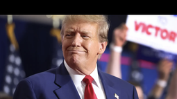 Trump cuestiona reelección de Biden y se mofa de la caída del mandatario en escaleras