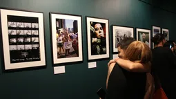 Aquí está mi cara: Exposición fotográfica en Barrio Brasil recorre cuatro décadas de vida de Pedro Lemebel