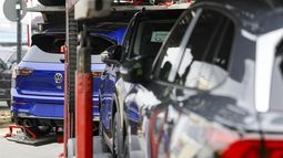 Ofrecen renunciar a salarios para no cerrar fábricas: Empleados de Volkswagen se organizan en Alemania