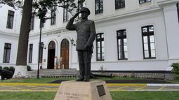 Armada desafía a Diputados por estatua de Merino: No hay inconveniente en que siga donde está