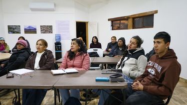 El curso de Aula Salar, impulsado por Novandino Litio y la UCN, entregó a vecinos y profesionales de San Pedro de Atacama herramientas técnicas y legales. El curso de Aula Salar, impulsado por Novandino Litio y la UCN, entregó a vecinos y profesionales de San Pedro de Atacama herramientas técnicas y legales.