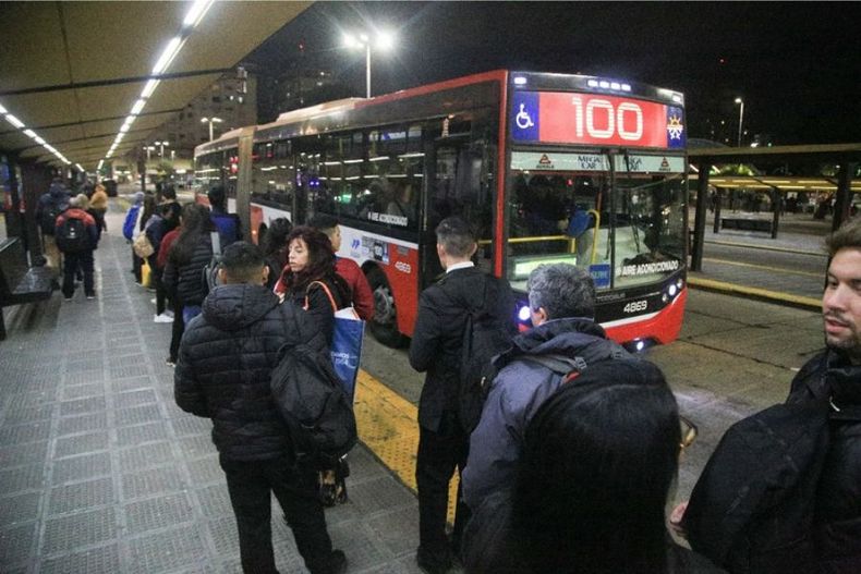6633 colectivos en buenos aires.jpg