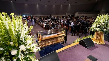 Familia de George Floyd demanda a la ciudad de Mineápolis y a los policías acusados de su muerte