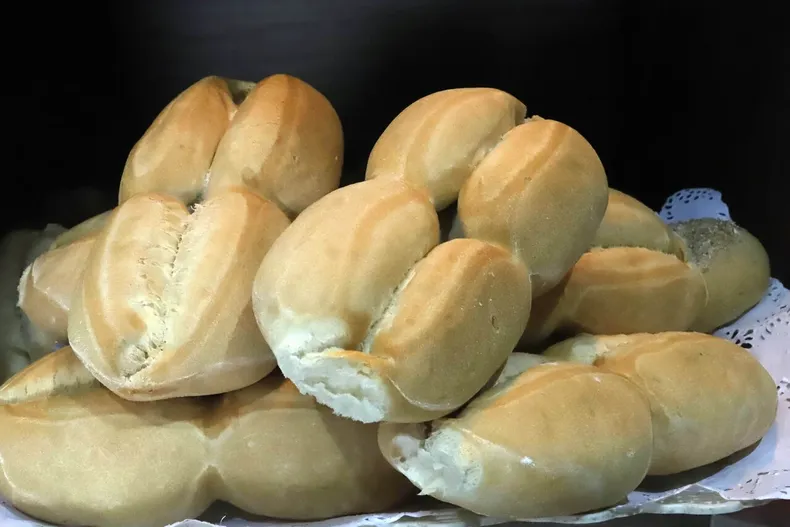 pan subio hasta $2.500 el kilo entre 2019 y 2022 en iquique  fne pidio multa de 65 millones por colusion industrial.webp