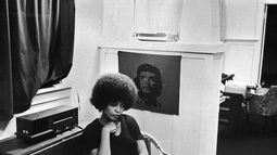 Angela Davis: ¿Cuánto de transformador hay en mandar a alguien que cometió violencia de género a la cárcel?