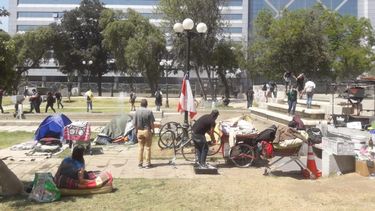 Vivir en la calle en toque de queda: “Hasta para ir al baño hay que pedirle permiso a los milicos”