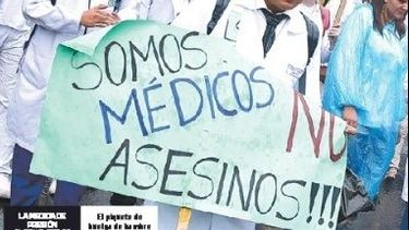 Punto muerto entre gobierno boliviano y médicos mantiene huelga por más de un mes: Dejen de maltratar a los enfermos