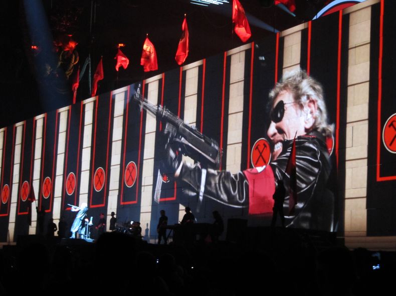 Roger_Waters_ The_Wall _in_Toronto_Ontario_ _01.jpg