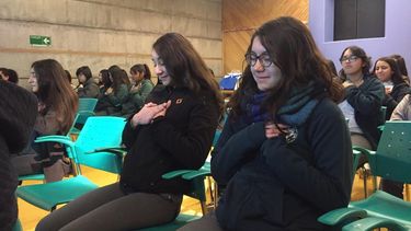 Investigadora entrega claves del Síndrome del Impostor, la condición que ha enfrentado Michelle Obama y Lady Gaga