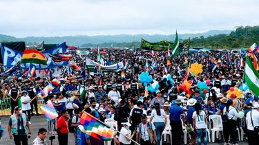 Evo Morales regresó a Bolivia y fue multitudinariamente recibido en medio de una gran celebración