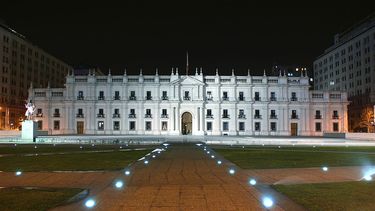 El Desconcierto | LA_MONEDA_DE_NOCHE.jpg