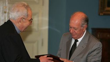 Gobierno busca revelar los secretos del informe de Comisión Valech a través de un proyecto de ley
