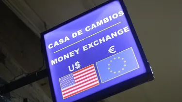 Primer efecto en Chile tras ataque de EE.UU. e Israel a Irán: Dólar tiene súbita alza este lunes