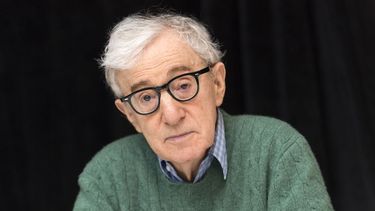 Woody Allen duda de su paternidad con Ronan Farrow y dice que puede ser hijo de Frank Sinatra