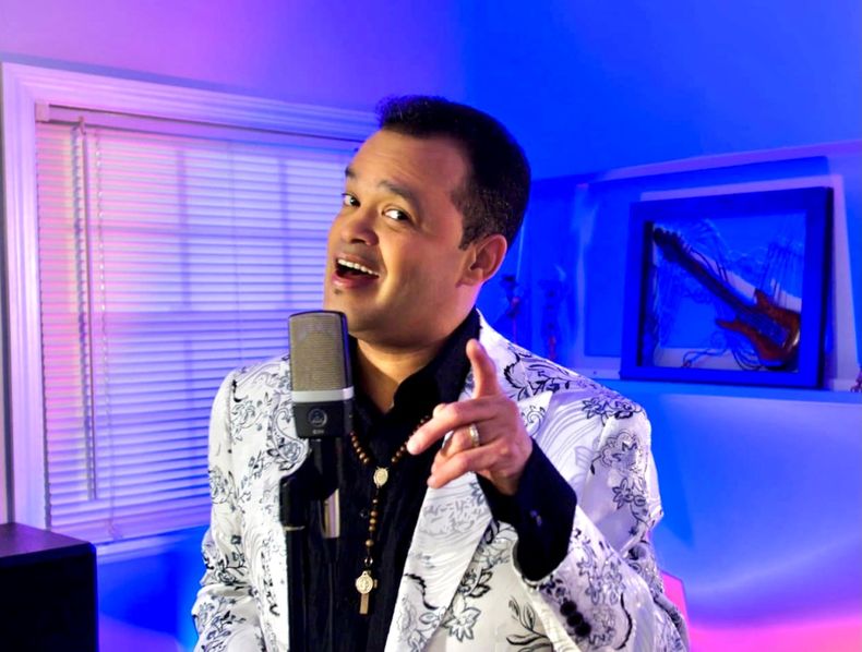 Alex Bueno considerado el mejor cantante de merengue.jpg
