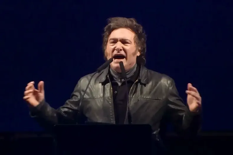 21415 mileitwitterlla.webp