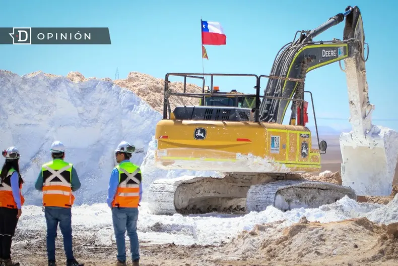 29704 personas extrayendo litio con maquinaria.webp