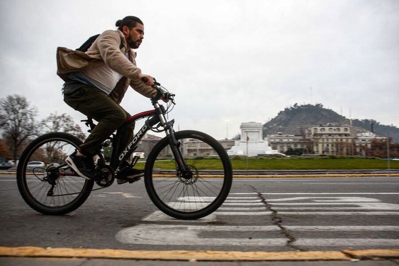 sufrio caida en bicicleta durante teletrabajo  quizo reclamar accidente laboral y lo rechazaron.jpg