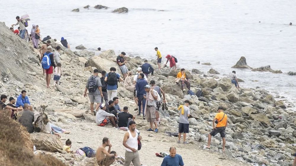 Decenas de miles de personas cruzaron a nado hacia España - Agencia EFE