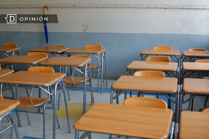 10918 foto de sala de clases vacia.webp
