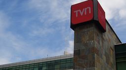 Más de $120 millones en unos pocos animadores: Revelan sueldos de rostros de TVN en medio de crisis financiera