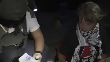 Greta Thunberg denuncia malos tratos en Israel: Desde fotos forzadas y falta de agua hasta la violación de sus derechos según ONG