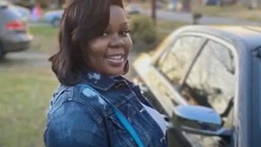 EE.UU. acusa a cuatro policías de violar derechos civiles de afroamericana asesinada