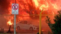 Voraz incendio destruye la tradicional Feria de Chacareros de Paine: Famosa por sus sandías