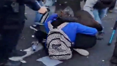 El gaseo a una niña de 10 años y el posterior intento de encubrimiento policial desatan un escándalo en Argentina