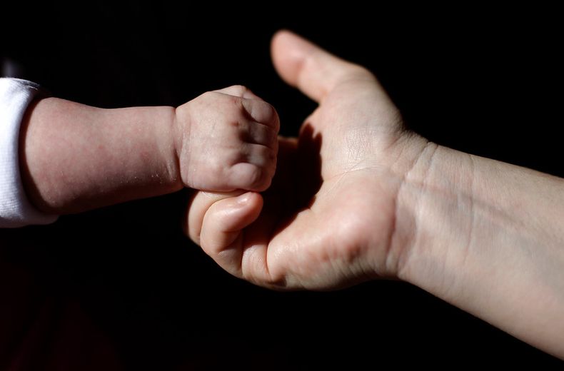 a 46 anos de ser detenida junto a su hija de 7 meses en villa grimaldi sera compensada por estado.jpg