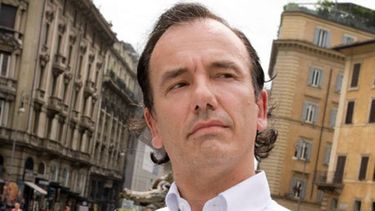 Isabel Allende fue su nueva víctima: Tommasso Debenedetti, el periodista que se especializa en matar a famosos por Twitter