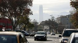 Chilenos desarrollan nanopartícula que reduce emisiones contaminantes en motores de autos