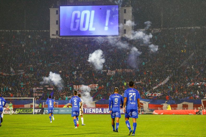 17764 la u sin estadio.jpg